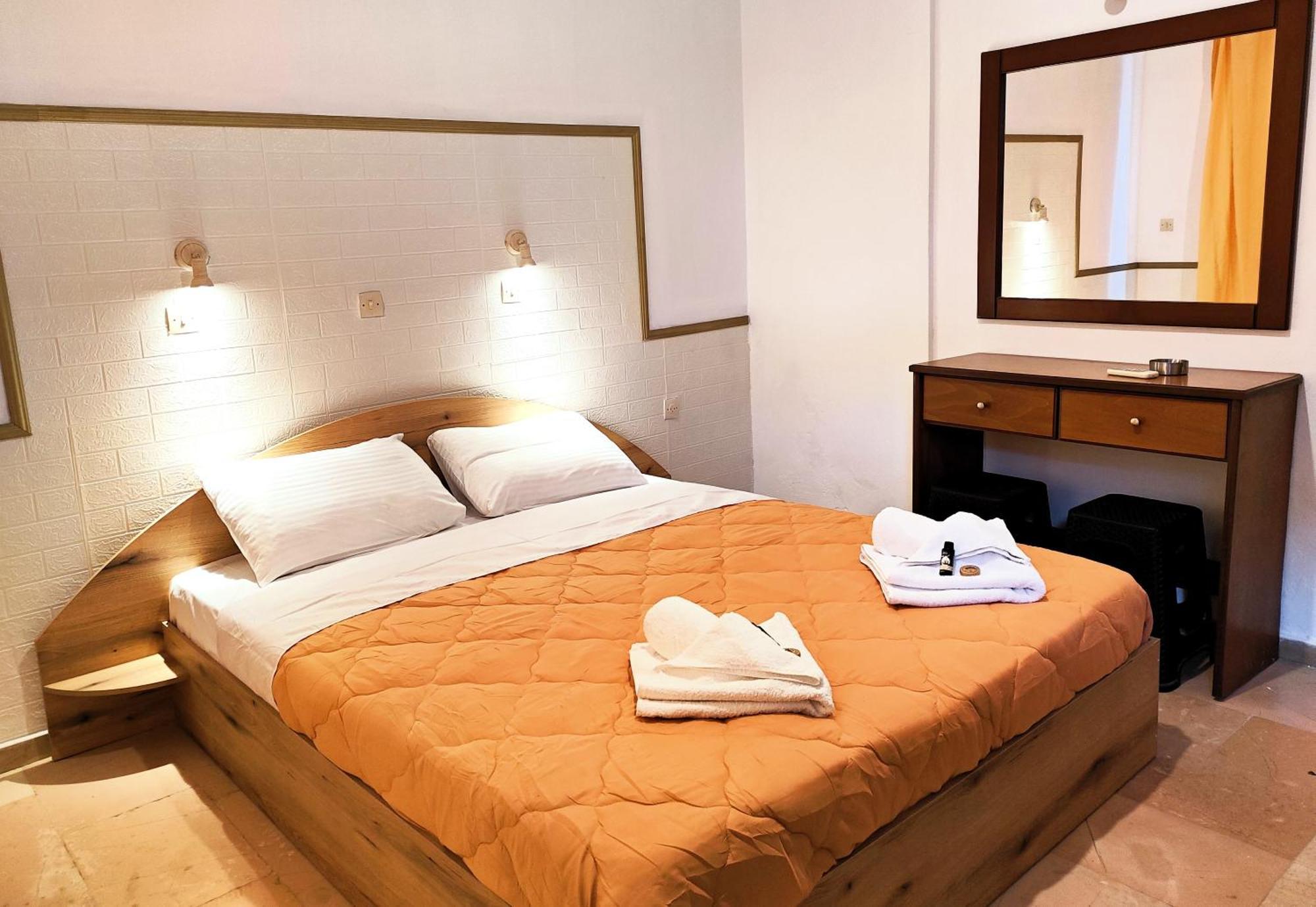 Eleni Apartments Sant George Beach Ájos Jeórjos Eksteriør bilde