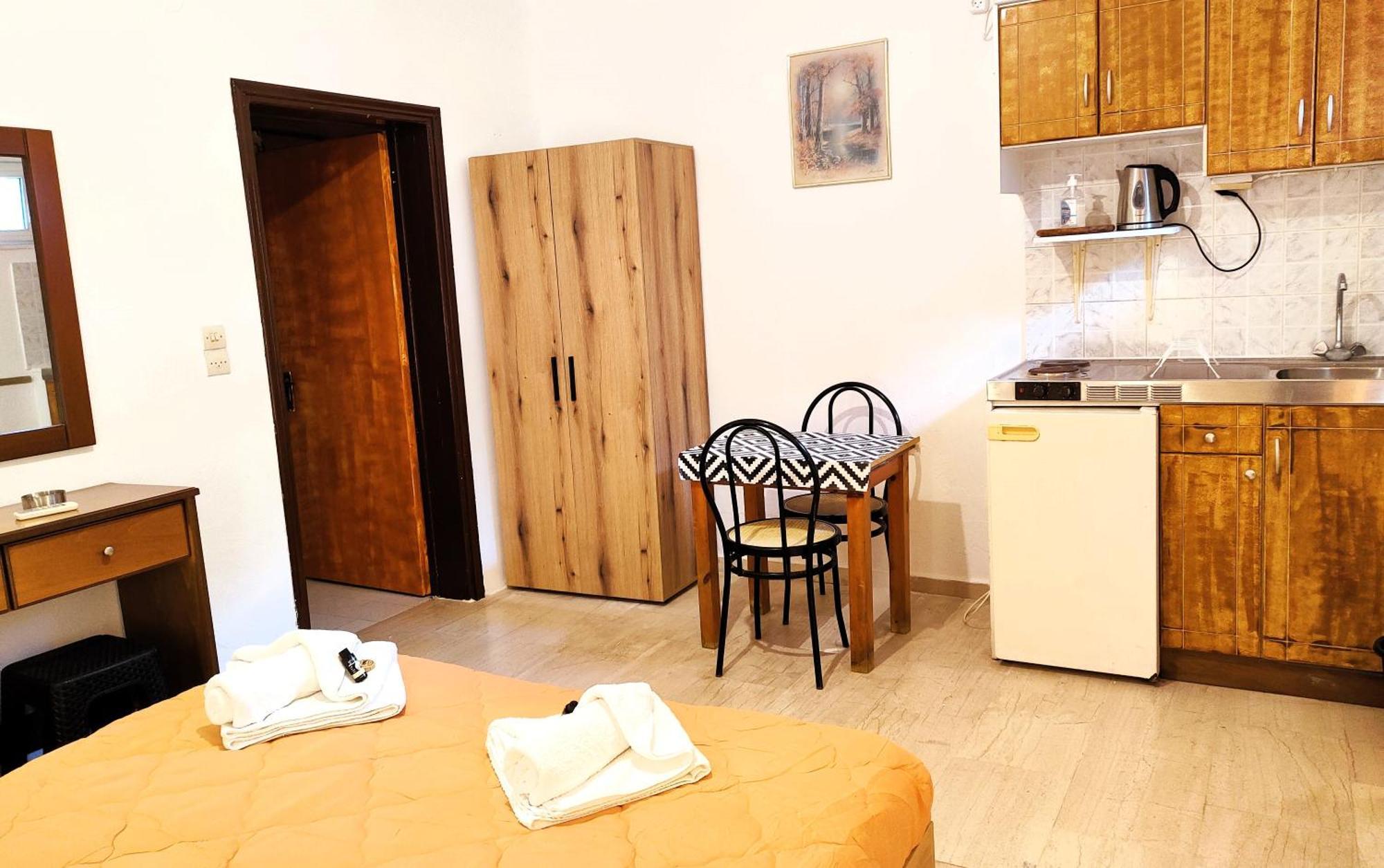 Eleni Apartments Sant George Beach Ájos Jeórjos Eksteriør bilde