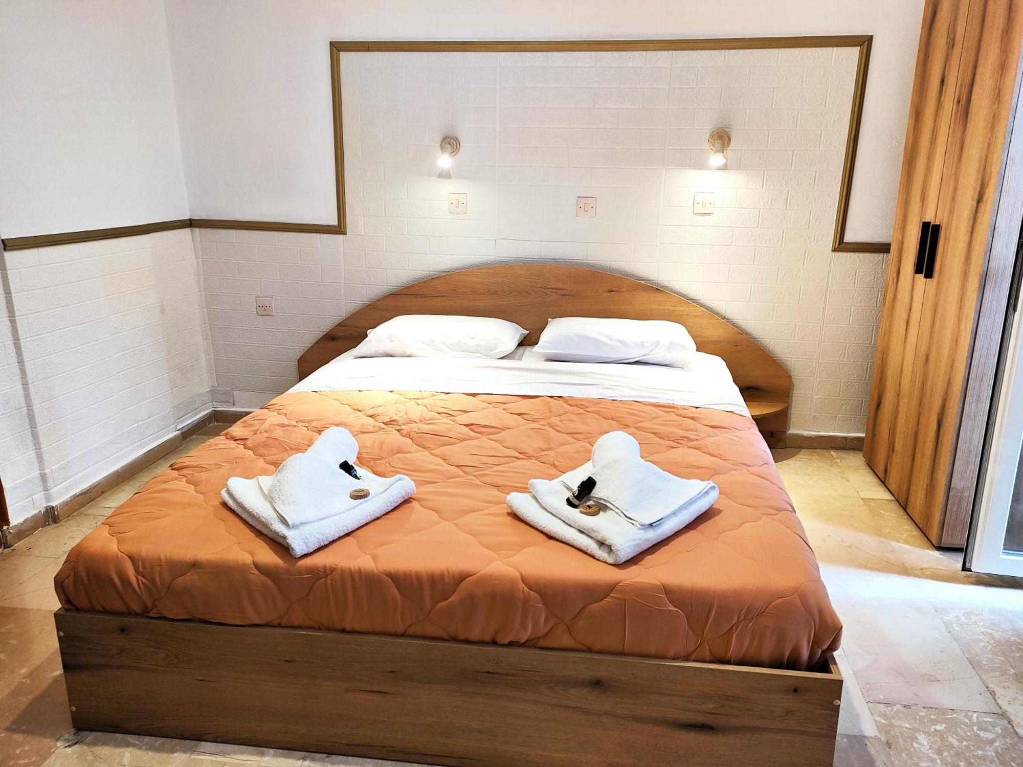 Eleni Apartments Sant George Beach Ájos Jeórjos Eksteriør bilde